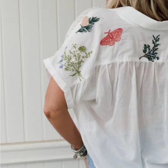 Embroidered White Short-Sleeve Peasant Top - Picture 2 of 9